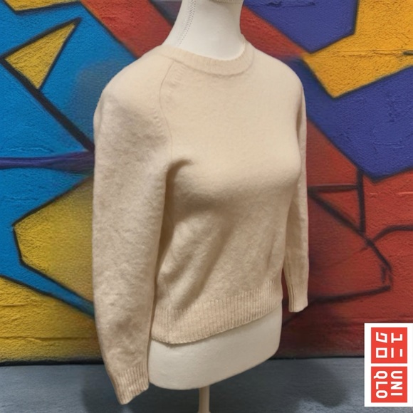 Uniqlo Wool Women's Soft Cream Crew Neck Sweater - Picture 3 of 9